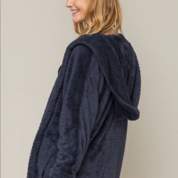 LAST! Navy faux fur Sherpa blanket hooded cardigan - Picture 6 of 8